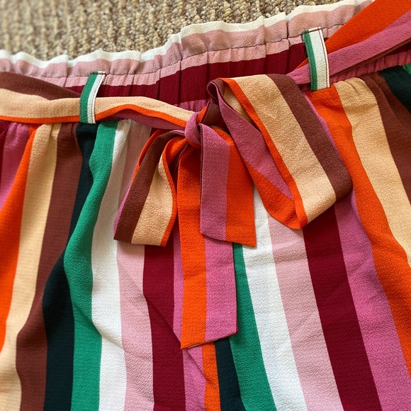 Colorful Fashion Short - Picture 3 of 3